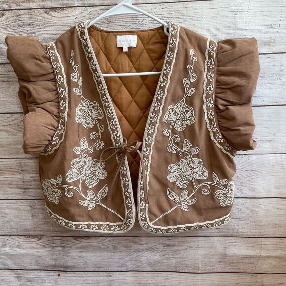 ENTRO CAMEL‎ EMBROIDERED RUFFLE SLEEVE CROP VEST - Picture 3 of 9